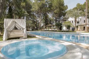 Palladium-sa-talaia-jacuzzi-exterior